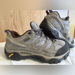 Women’s Merrell Shoes Size 6 Dusty Olive Vibram/ Hiking